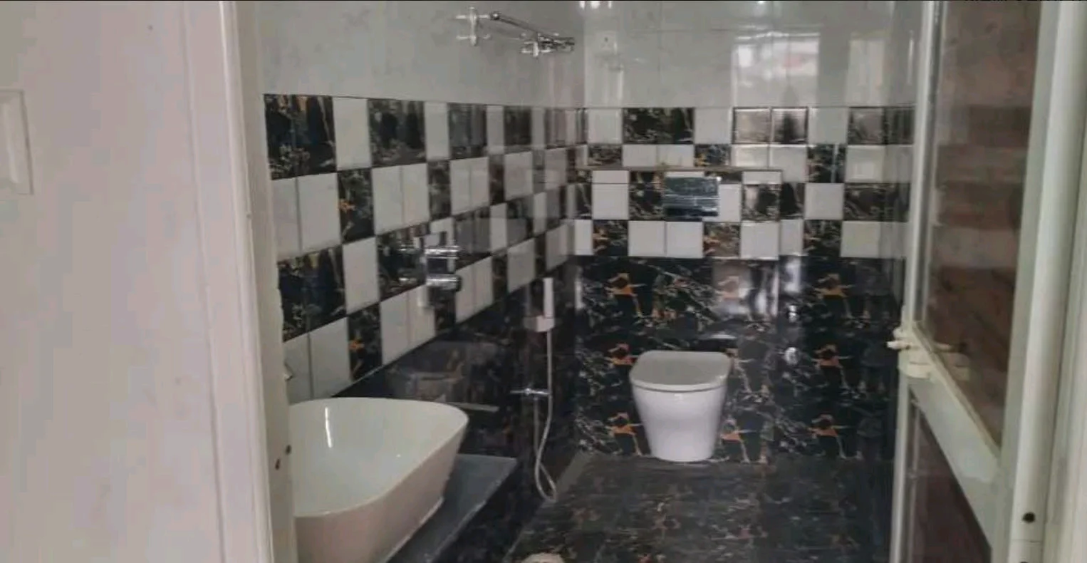 Newly Built Semi-Furnished 3BHK Flat with Car Parking in Lalpur, Ranchi - thumbnail 4