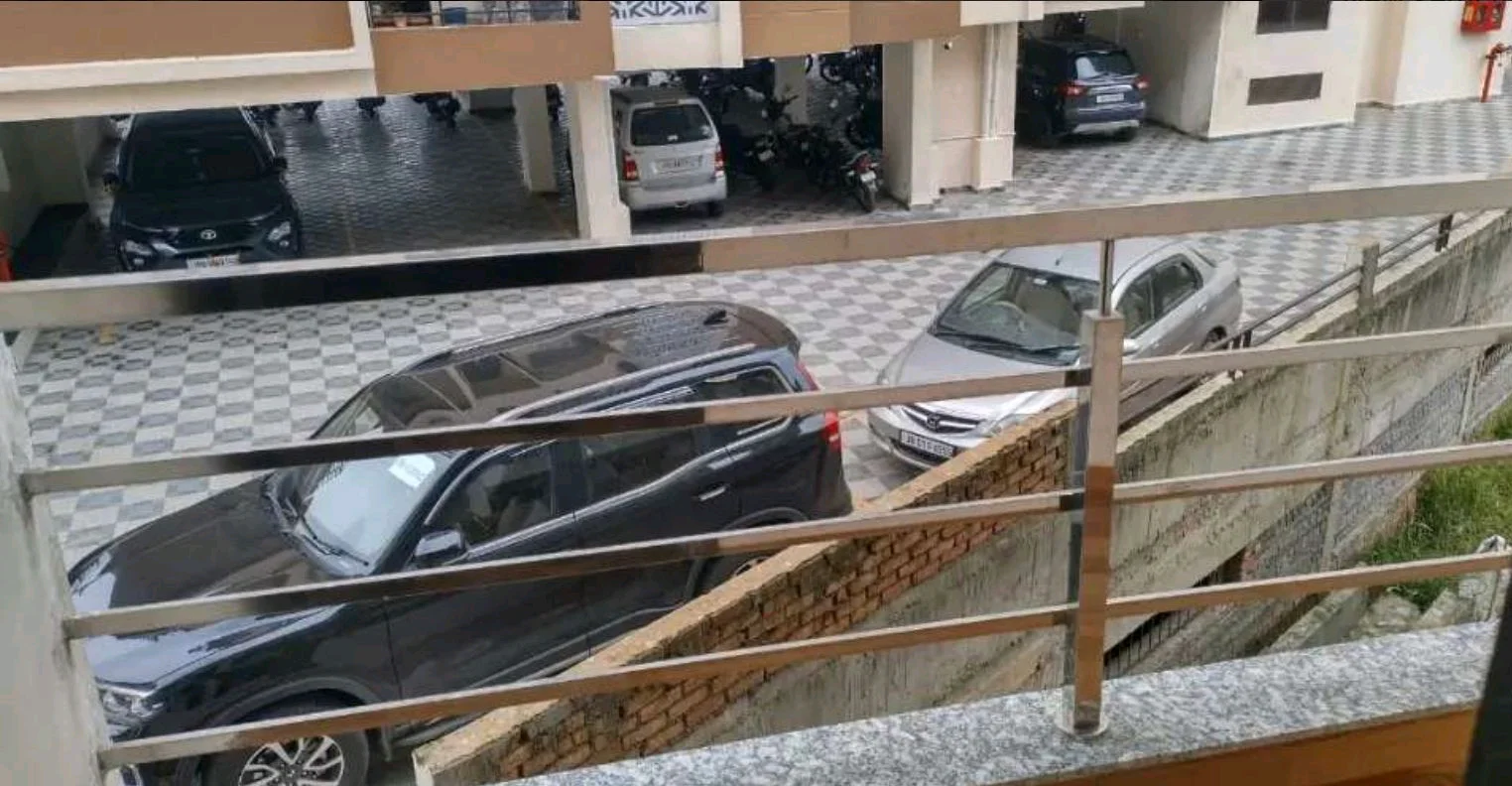 Newly Built Semi-Furnished 3BHK Flat with Car Parking in Lalpur, Ranchi - thumbnail 5