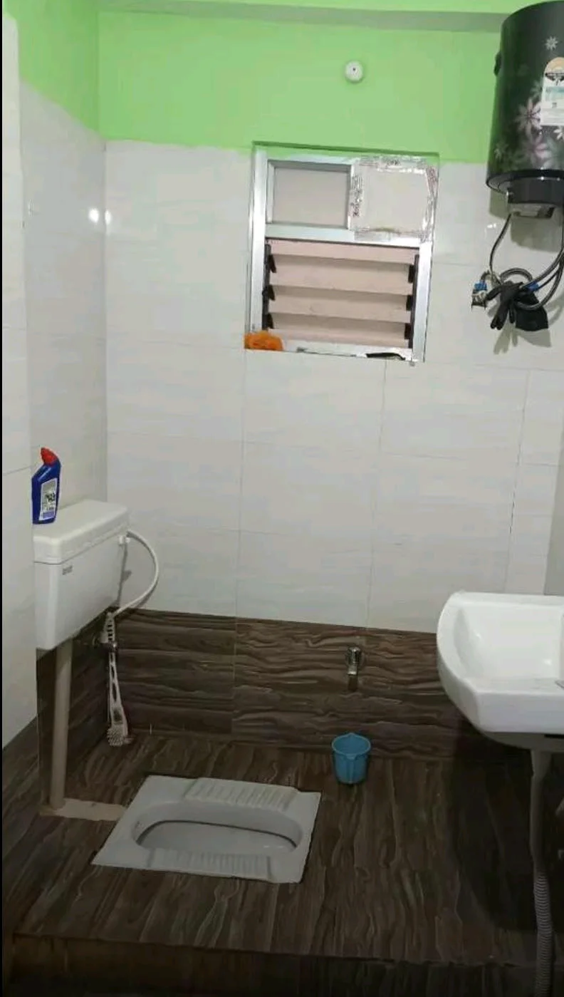 Fully Furnished 3BHK Flat for Family in Gandhi Nagar - thumbnail 3