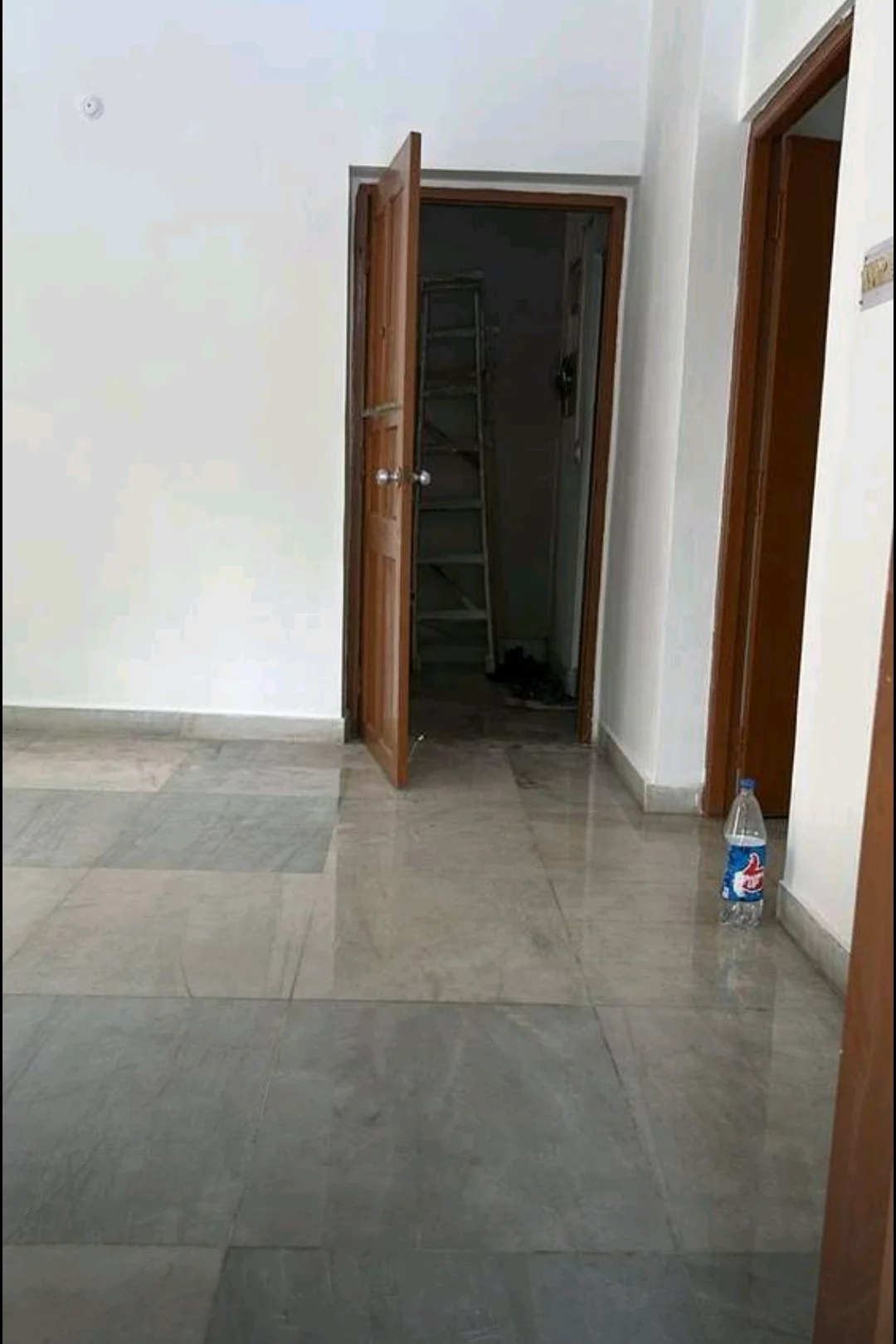 Spacious 1RK with Extra Study Room in Garia - thumbnail 3