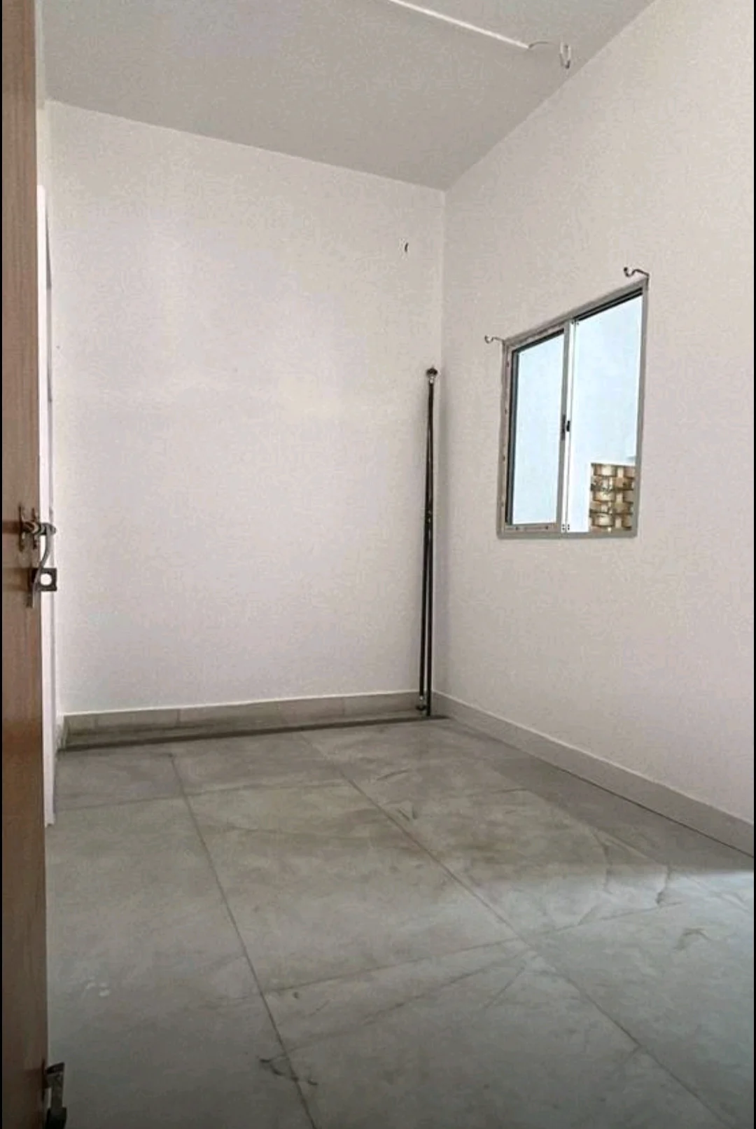 Spacious 1RK with Extra Study Room in Garia - thumbnail 5