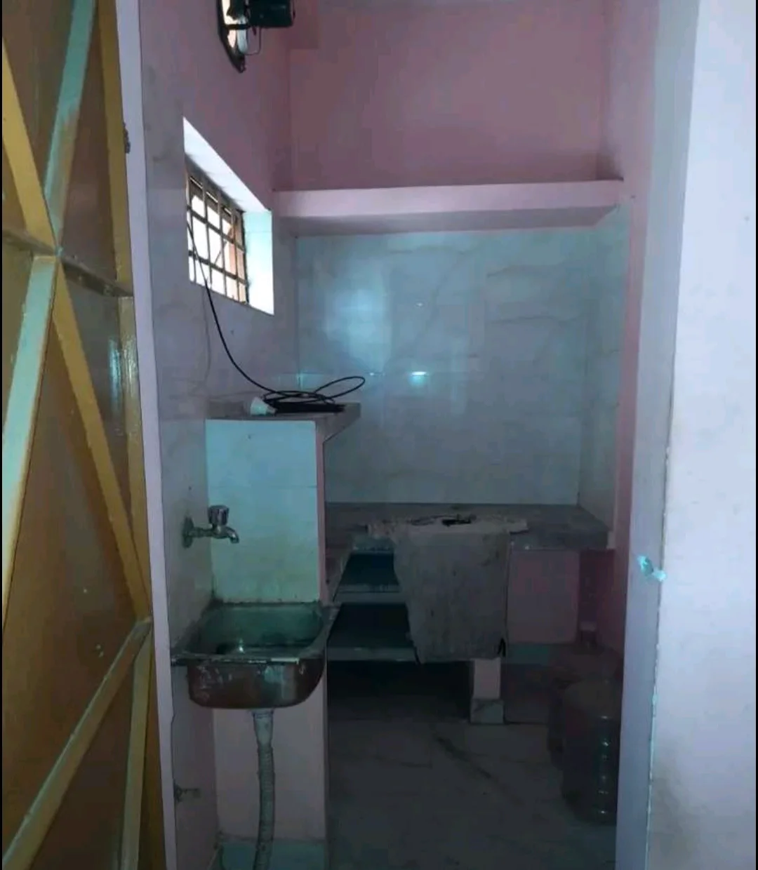 2BHK Apartment Near Newtown Bridge and DLF 1 - thumbnail 4