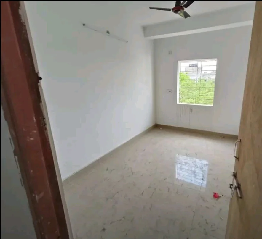 Spacious 3BHK Flat in Science City Area, Topsia - thumbnail 4