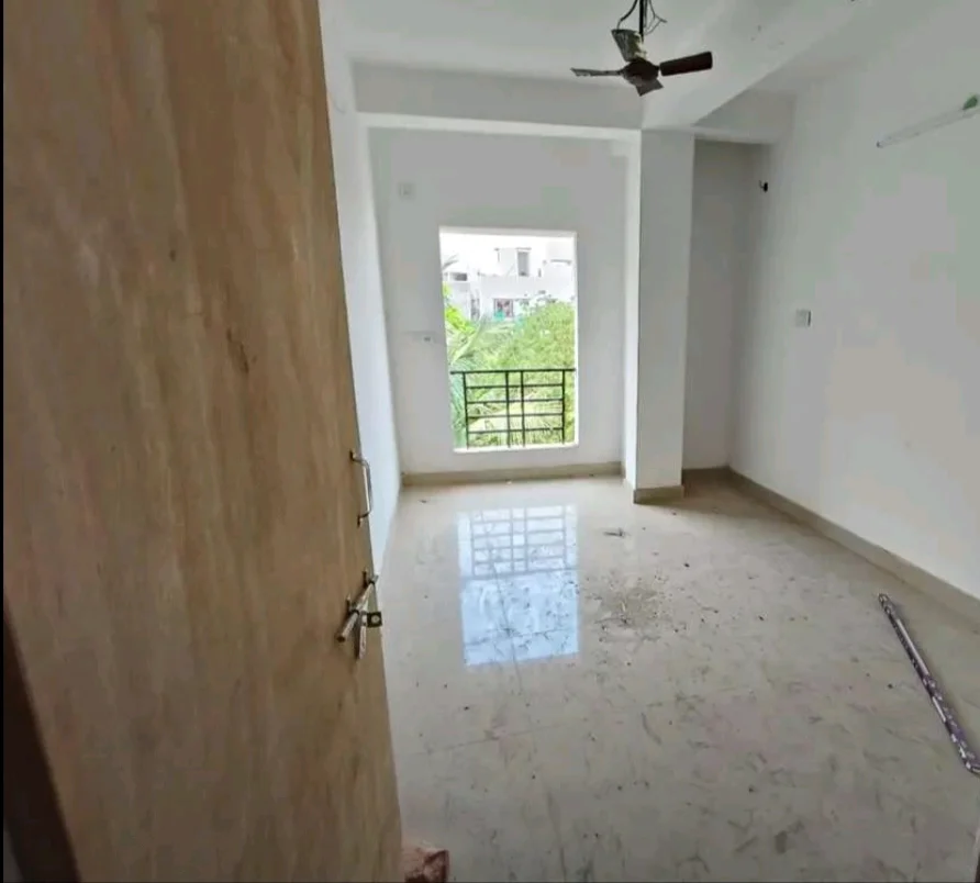 Spacious 3BHK Flat in Science City Area, Topsia - thumbnail 5