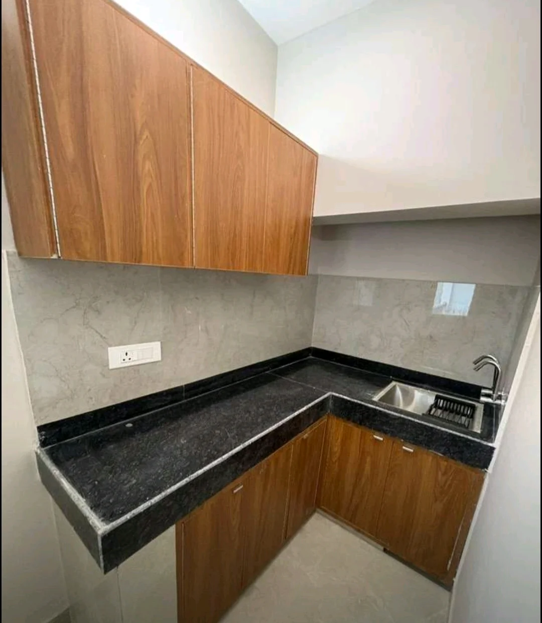 Fully Furnished 1BHK Near Medanta Hospital in Sector 38, Gurugram - thumbnail 4