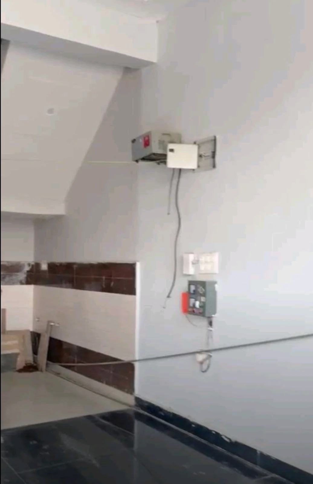 Fully Furnished 1BHK Villa in Sector 25, Gautam Buddha Nagar - thumbnail 3