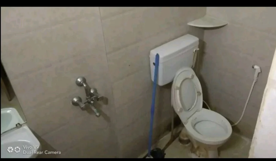 2BHK Semi Furnished Flat for Rent in Lake Town - thumbnail 2