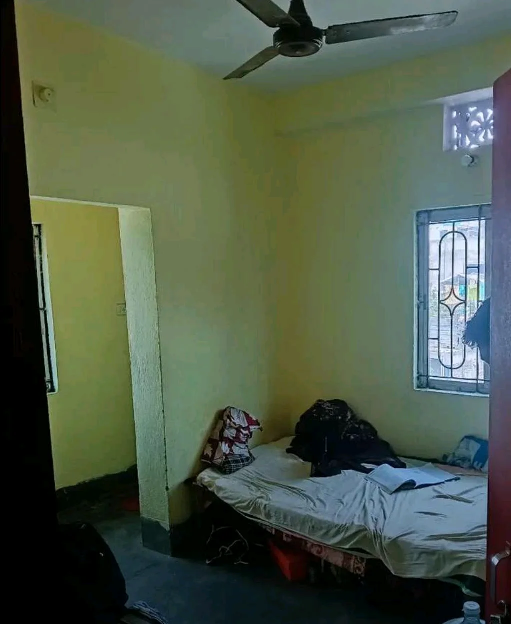 1BHK Flat for Boys Near Distrelly Bridge