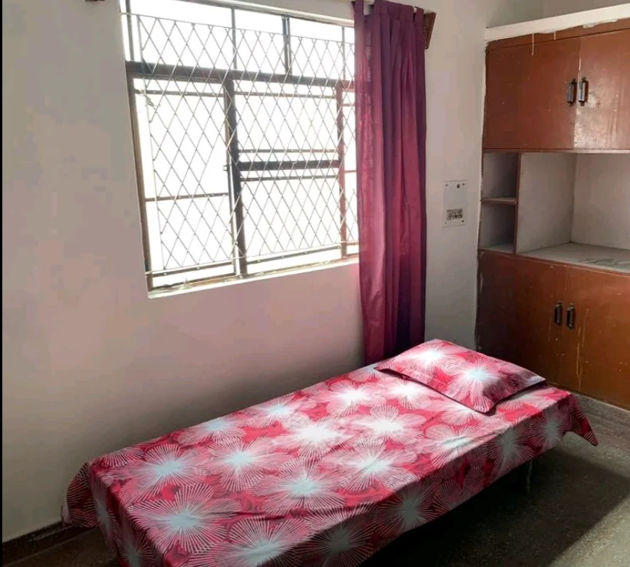 1RK for Rent Near Botanical Garden Metro Station in Sector 12, Noida - thumbnail 2