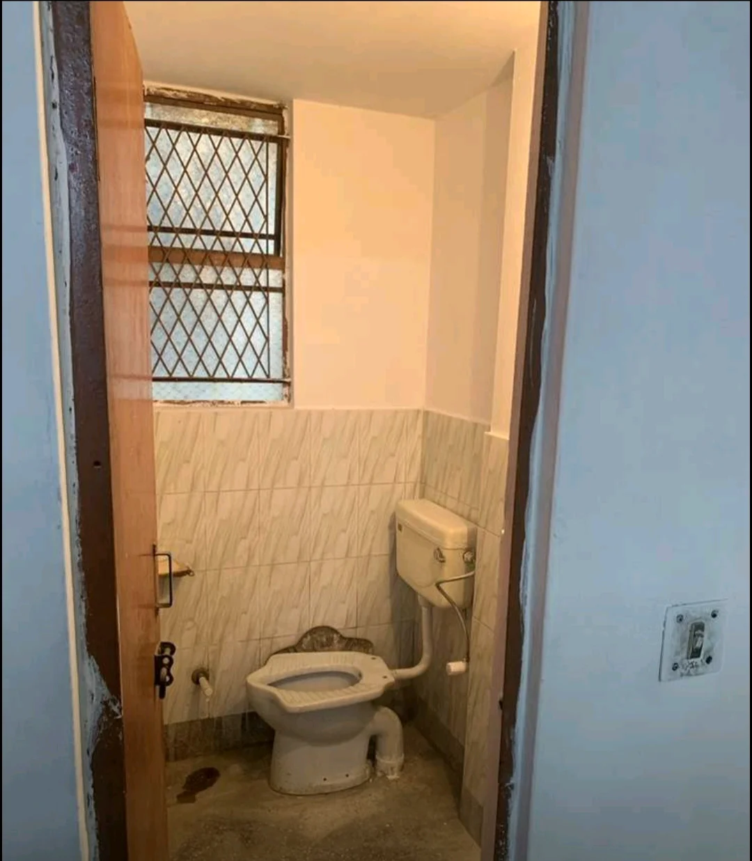 1RK for Rent Near Botanical Garden Metro Station in Sector 12, Noida - thumbnail 4