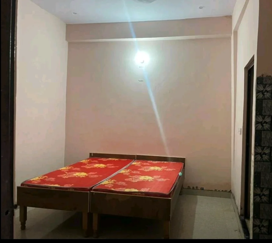 1RK for Bachelors and Couples in Noida