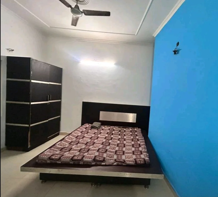 Cozy 1RK with Attached Washroom and Kitchen in Sector 21C, Faridabad - thumbnail 2