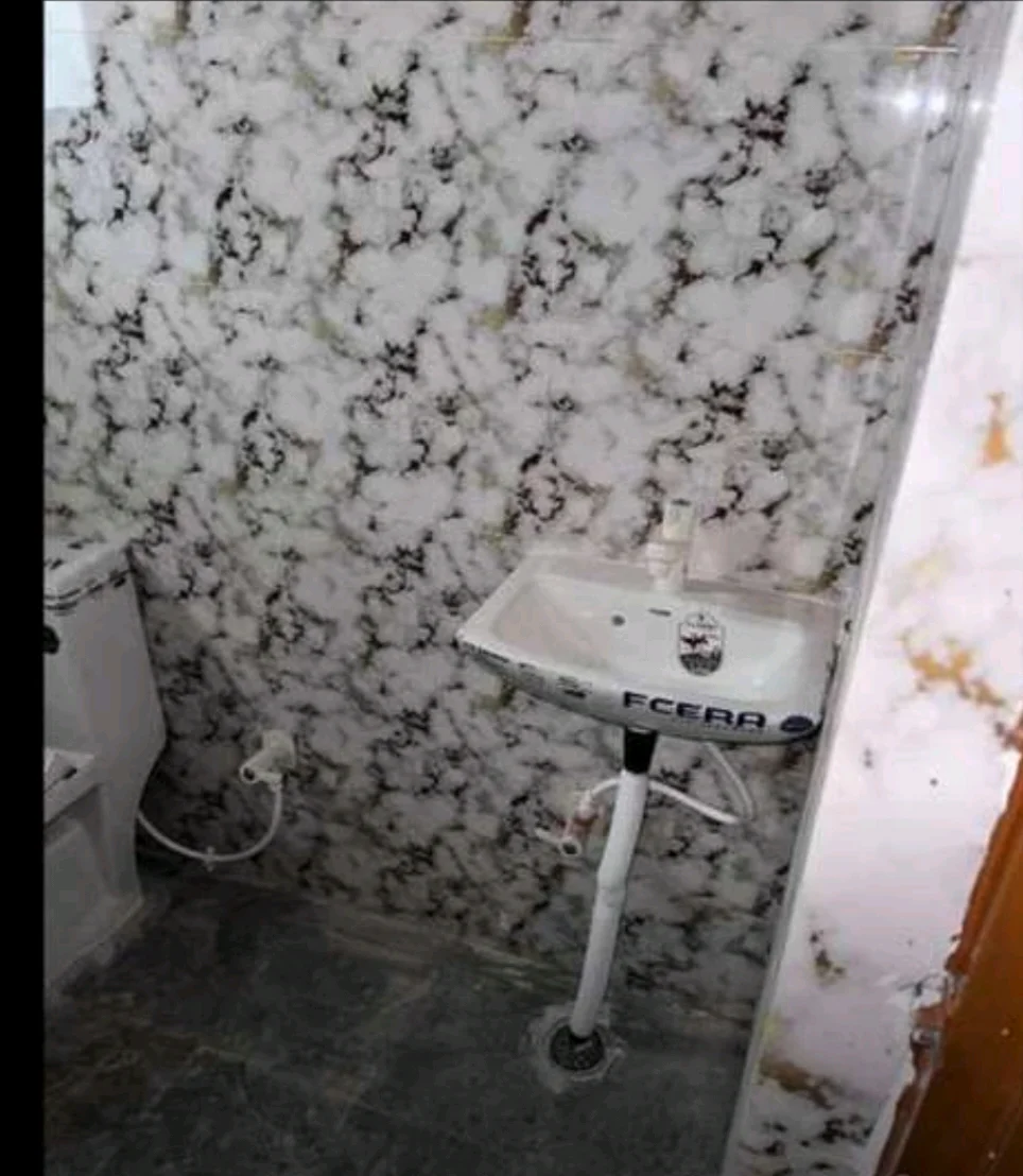 Cozy 1RK with Attached Washroom in Sector 51, Noida - thumbnail 3