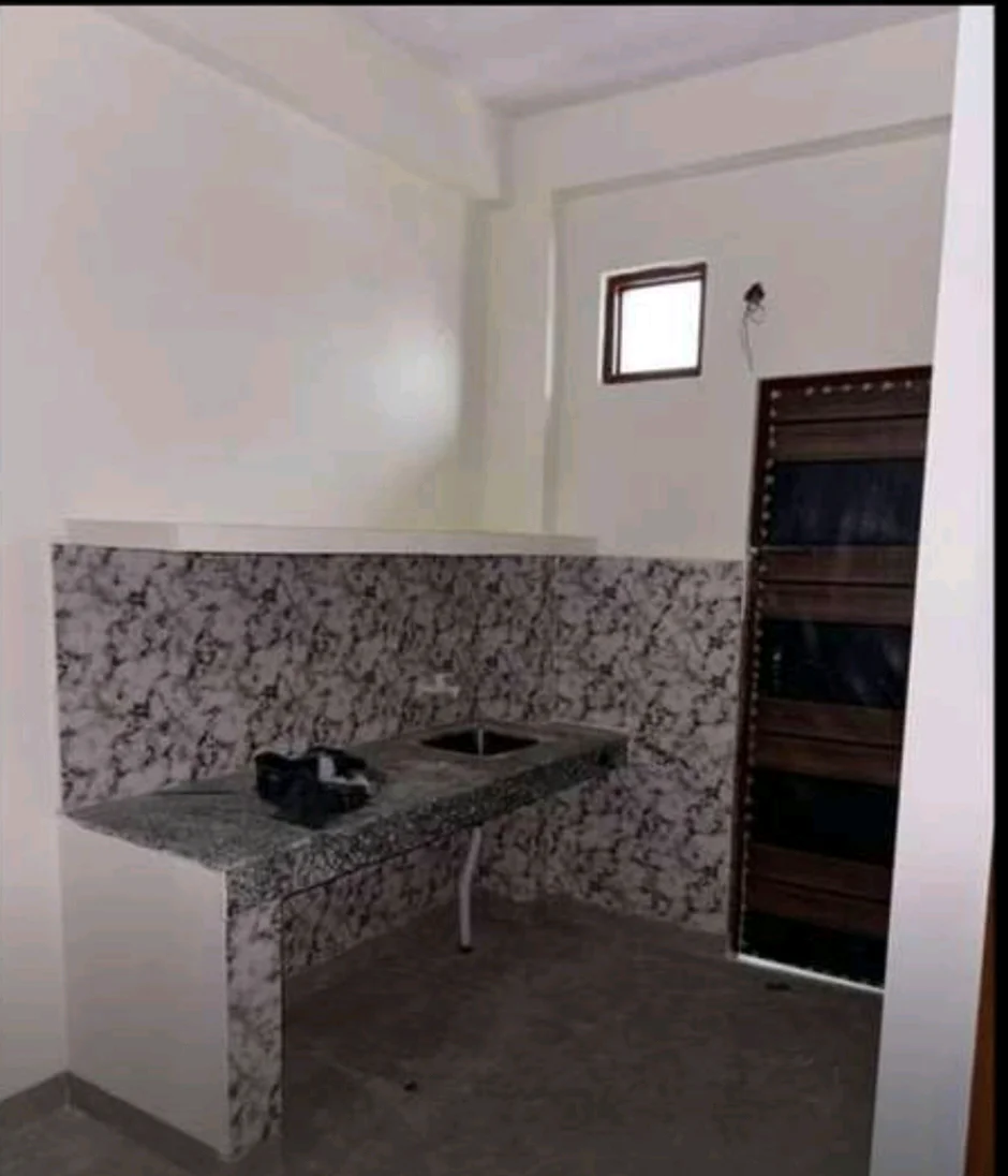 Cozy 1RK with Attached Washroom in Sector 51, Noida - thumbnail 4