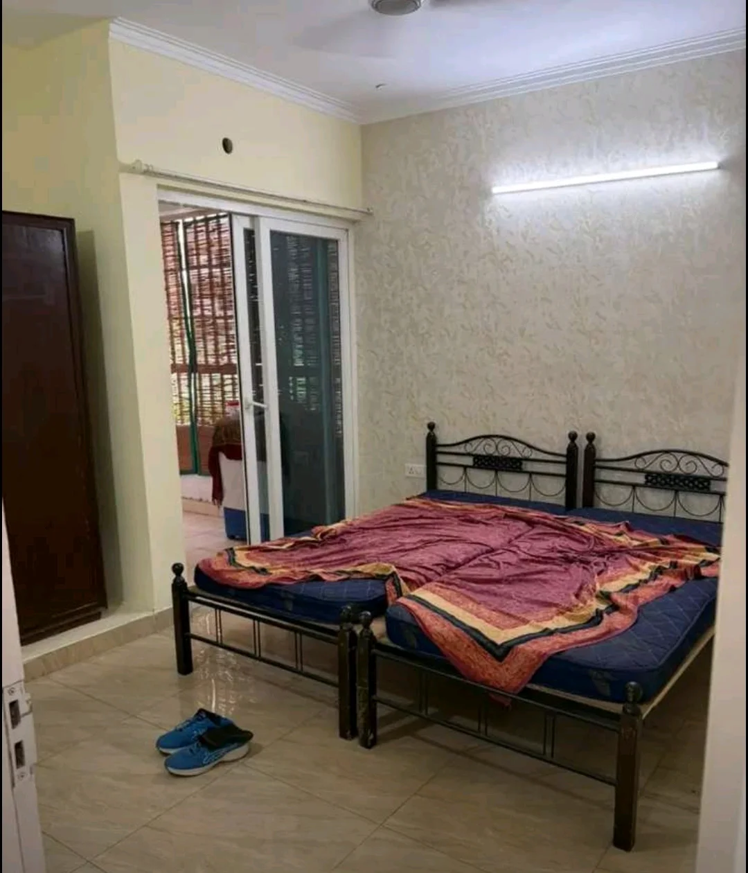 Spacious 3BHK for Rent in Gaur City 2, Noida in Phase-2, Noida - thumbnail 2