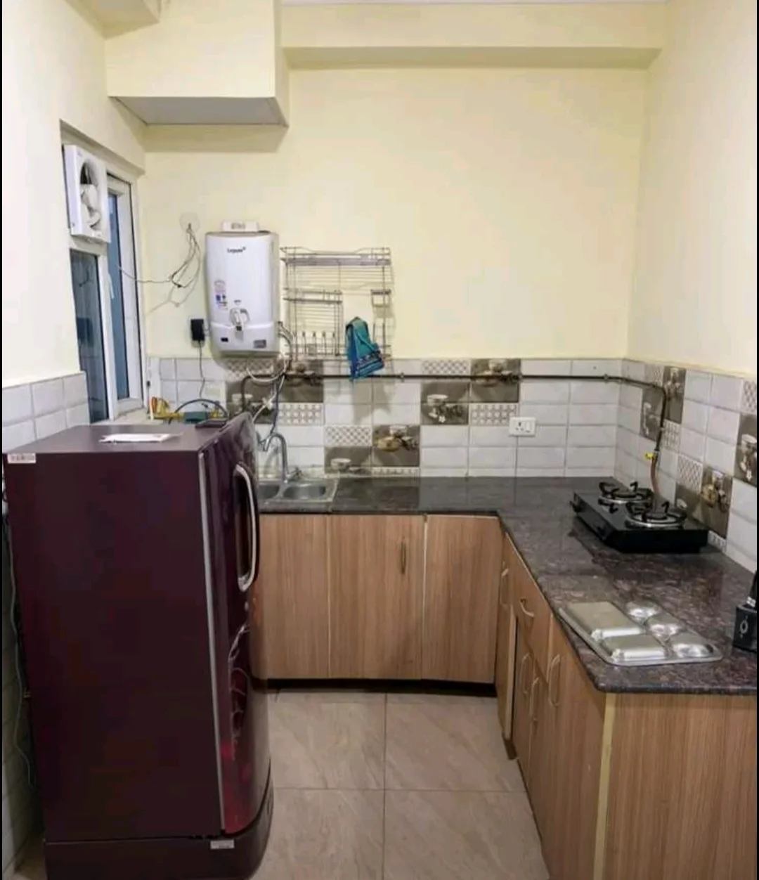 Spacious 3BHK for Rent in Gaur City 2, Noida in Phase-2, Noida - thumbnail 4