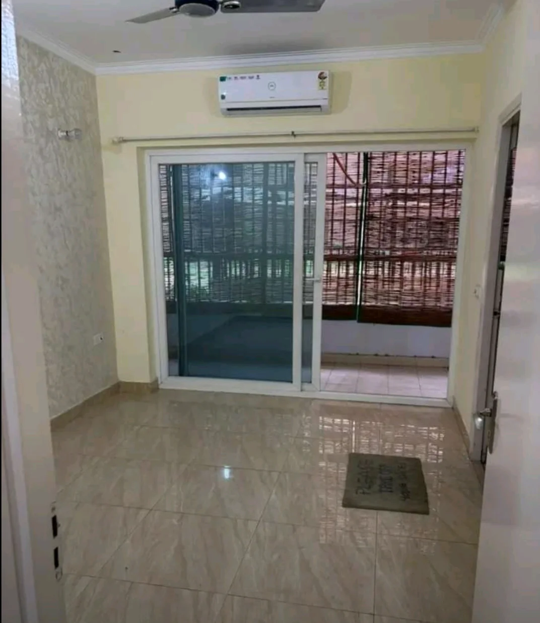 Spacious 3BHK for Rent in Gaur City 2, Noida in Phase-2, Noida - thumbnail 5