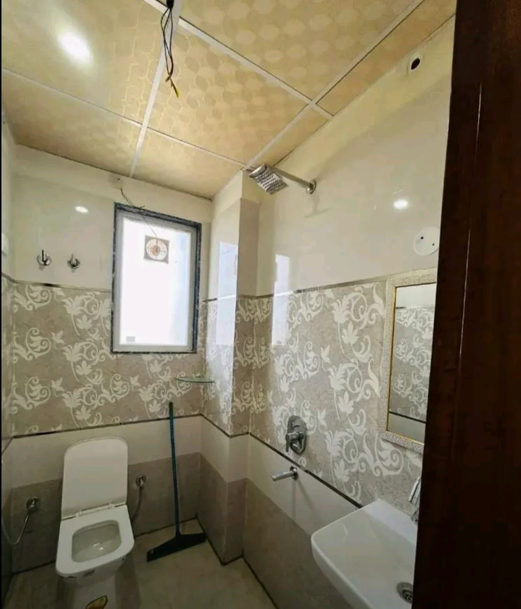 1BHK Apartment Near Bus Stand and Metro Station in Sector 51, Noida - thumbnail 4