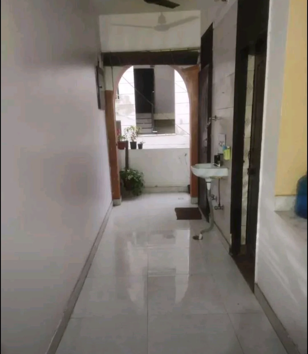 1BHK Floor for Rent near Rajiv Chowk in Sector 8, Gurugram - thumbnail 5