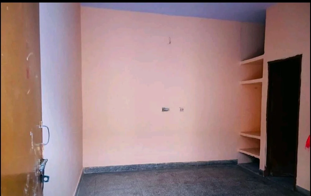 1RK for Rent Near Shri Ram Hospital, Noida in Sector 49, Noida - thumbnail 2