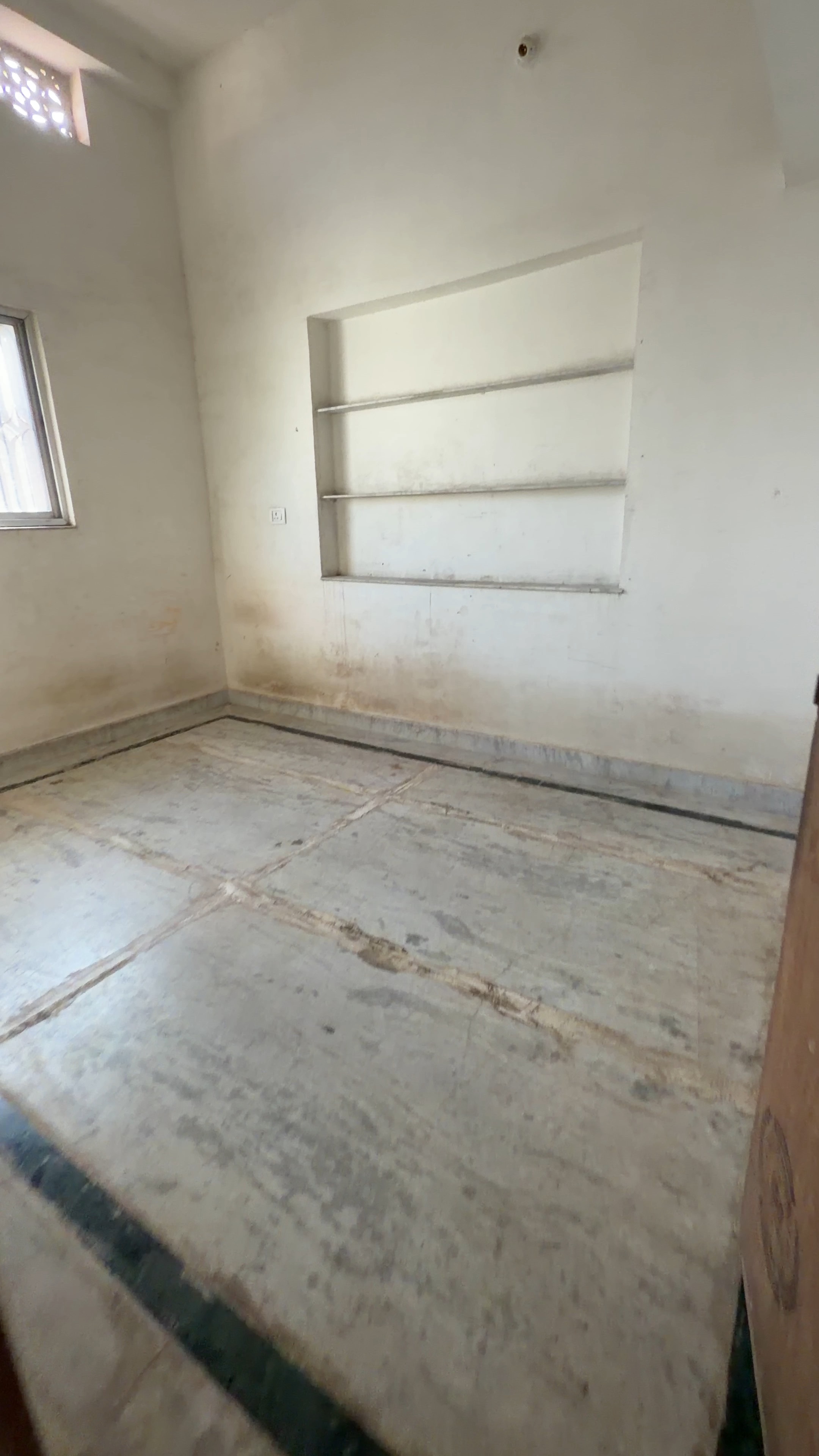 Semi furnished 1 RK Flat for Rent in Lalpur