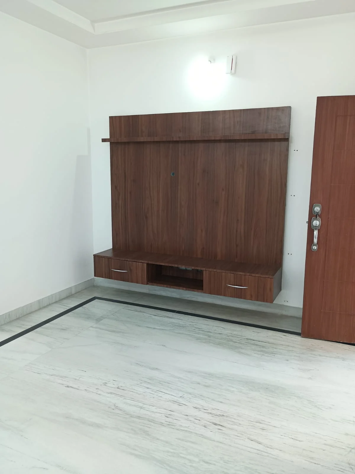 Semi furnished 3 BHK Flat for Rent in hyderabad - thumbnail 3