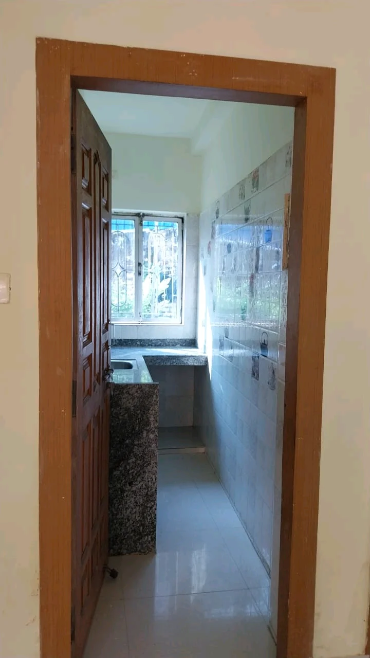 Semi furnished 3 BHK Flat for Rent in Krishna Nagar Colony, Ranchi - thumbnail 4